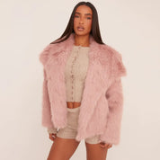 Oversized cropped jakke i pink imiteret pels - Abbie