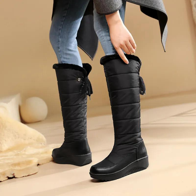 Snugg-Winterstiefel-Pelzgefutterte-kniehohe-Schneestiefel-fur-Damen-Leyna-Moda-3.png